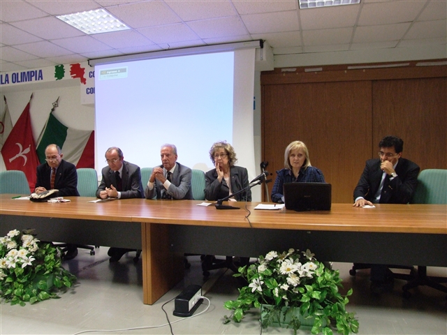 Sala Olimpia dello Stadio Nereo Rocco di Trieste, da sinistra, -Lorenzo Vinassa. de Regny relatore allenatore Thunders five di Milano -Livio Lupetin delegato CONI organizzatore -Stelio Borri presidente CONI provinciale di Trieste -Donatella Lovisato moderatrice e delegato del CIP per la provincia di Trieste -Marinella Ambrosio presidente del CIP per la Regione FVG e relatrice -Alessandro Kuris relatore ex atleta e allenatore paralimpico